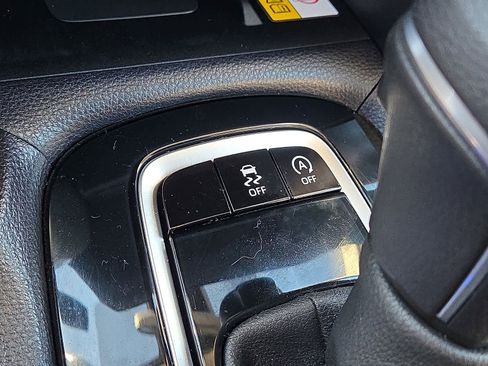 Certified 2022 Toyota Corolla Cross LE image 26