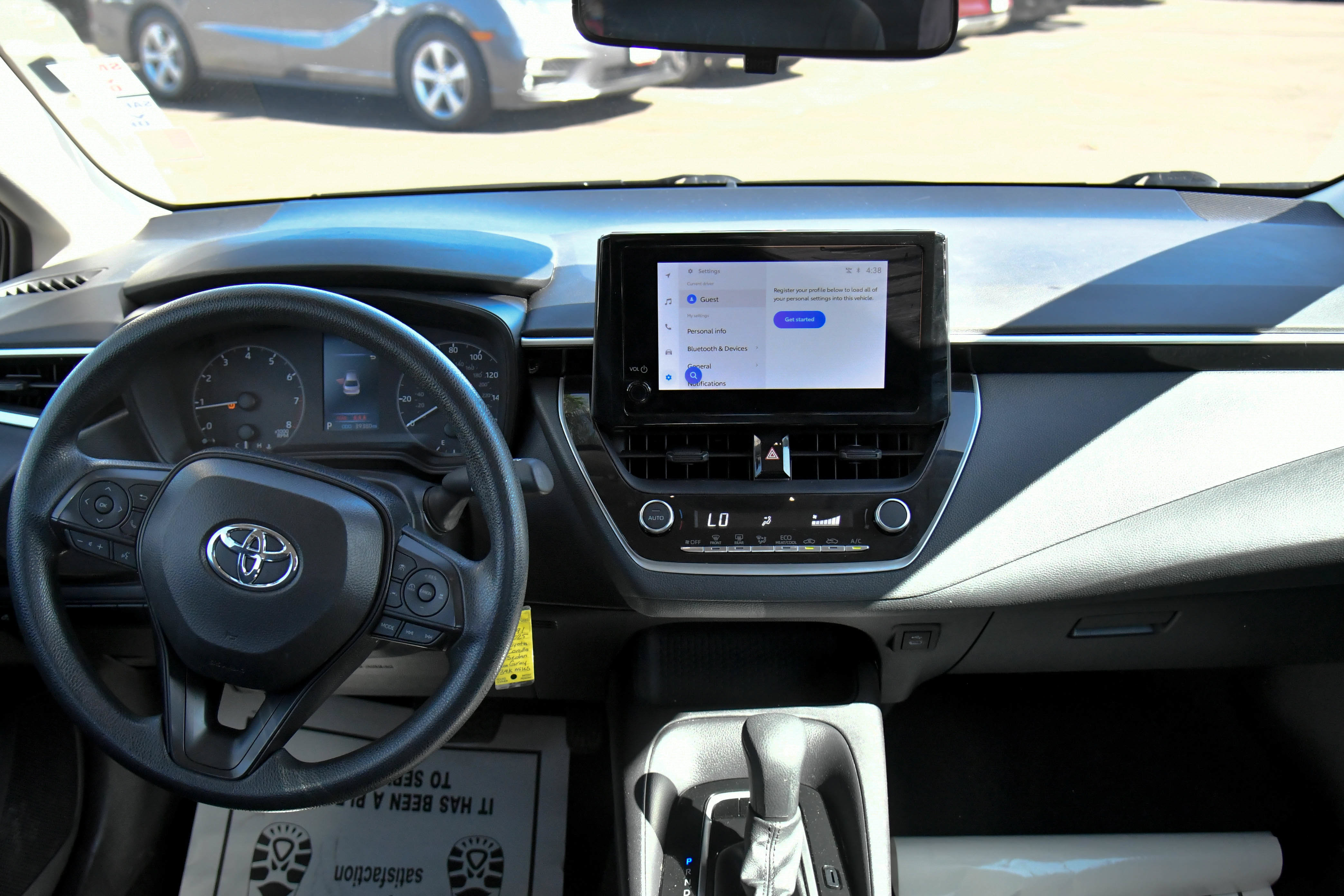 Used 2025 Toyota Corolla LE FWD image 34