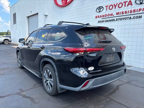 Used 2020 Toyota Highlander XLE FWD image 5