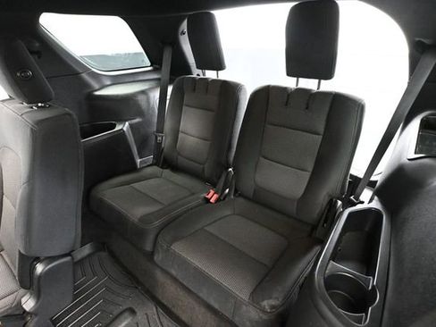 Used 2017 Ford Explorer XLT AWD/4WD image 37