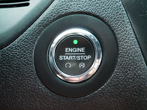 Used 2016 Ford Explorer XLT w/ Equipment Group 201A AWD/4WD image 30