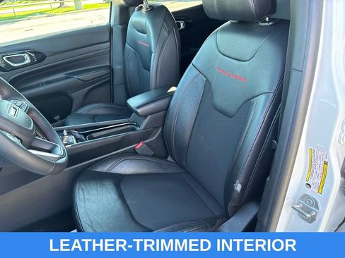 Used 2025 Jeep Compass Trailhawk AWD/4WD image 3