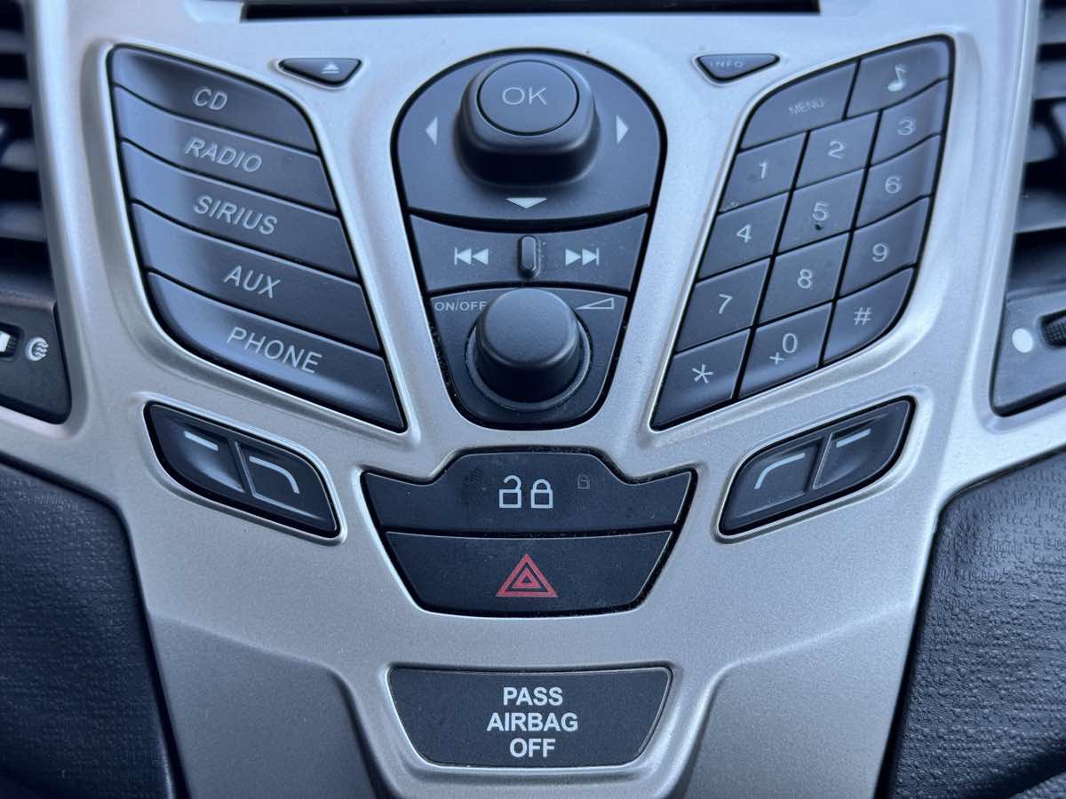 Used 2013 Ford Fiesta SE FWD image 42