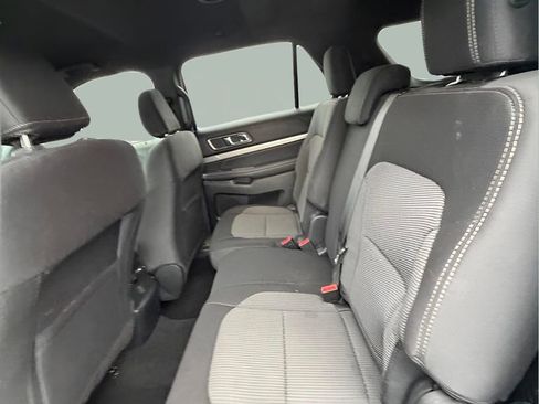 Used 2018 Ford Explorer XLT image 13