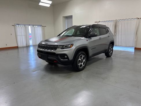 Used 2022 Jeep Compass Trailhawk w/ Trailhawk Convenience Group AWD/4WD image 4