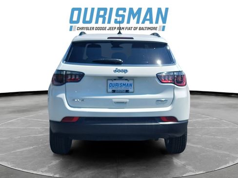 Used 2022 Jeep Compass Latitude w/ Sun and Sound Group AWD/4WD image 5