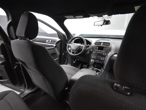 Used 2018 Ford Explorer XLT image 20