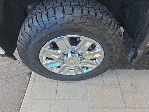 Used 2024 Chevrolet Silverado 2500 High Country w/ High Country Premium Package AWD/4WD image 7