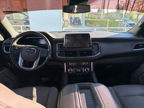 Used 2023 GMC Yukon SLT image 13