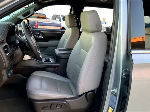 Used 2024 Chevrolet Suburban LT image 7