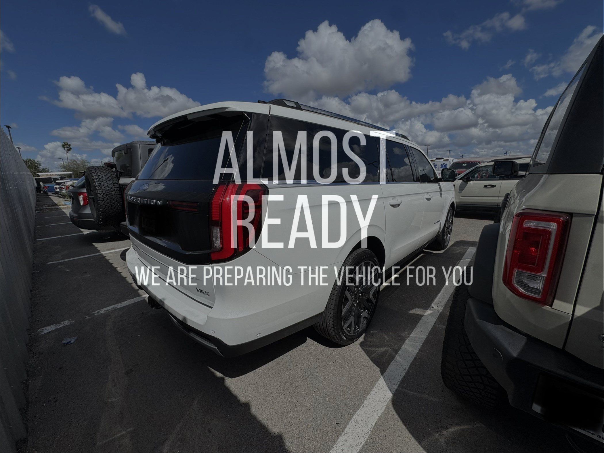 Used 2025 Ford Expedition Max Platinum w/ Platinum Ultimate Package AWD/4WD image 4