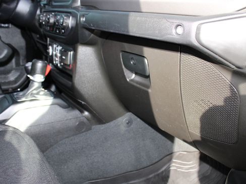 Certified 2022 Jeep Gladiator Willys image 12