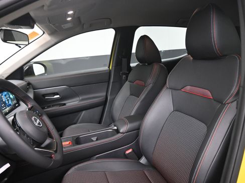 Used 2026 Nissan Kicks SR image 16