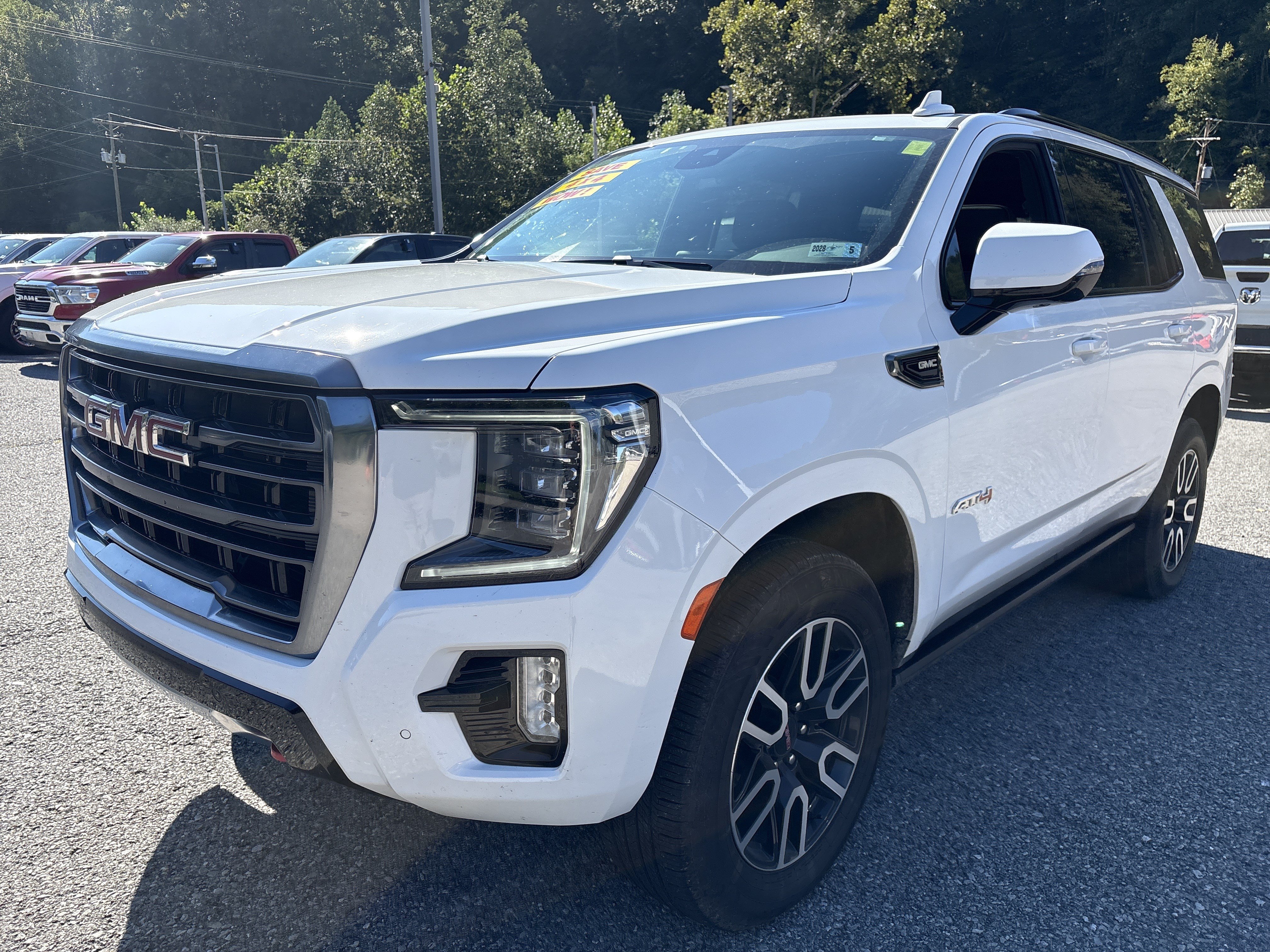 Used 2024 GMC Yukon AT4 AWD/4WD image 8