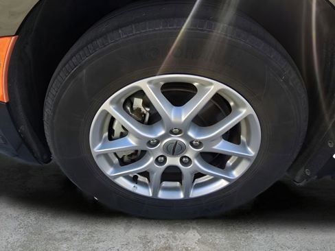 Used 2023 Chrysler Pacifica Touring-L FWD image 10