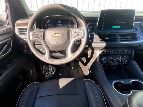 Used 2023 Chevrolet Suburban Premier image 6