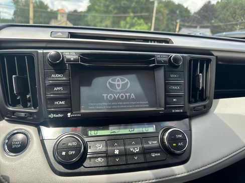 Used 2018 Toyota RAV4 XLE AWD/4WD image 34
