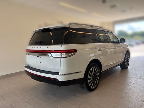 Certified 2024 Lincoln Navigator Black Label AWD/4WD image 2
