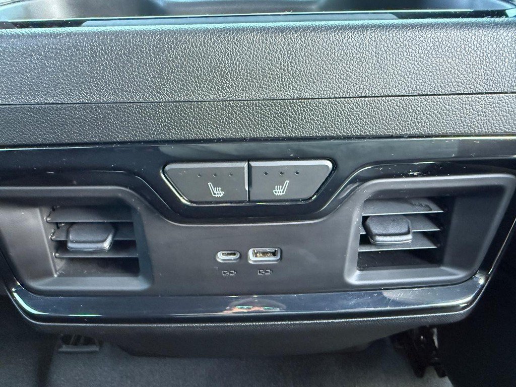 Used 2023 GMC Sierra 1500 AT4 w/ Technology Package AWD/4WD image 12