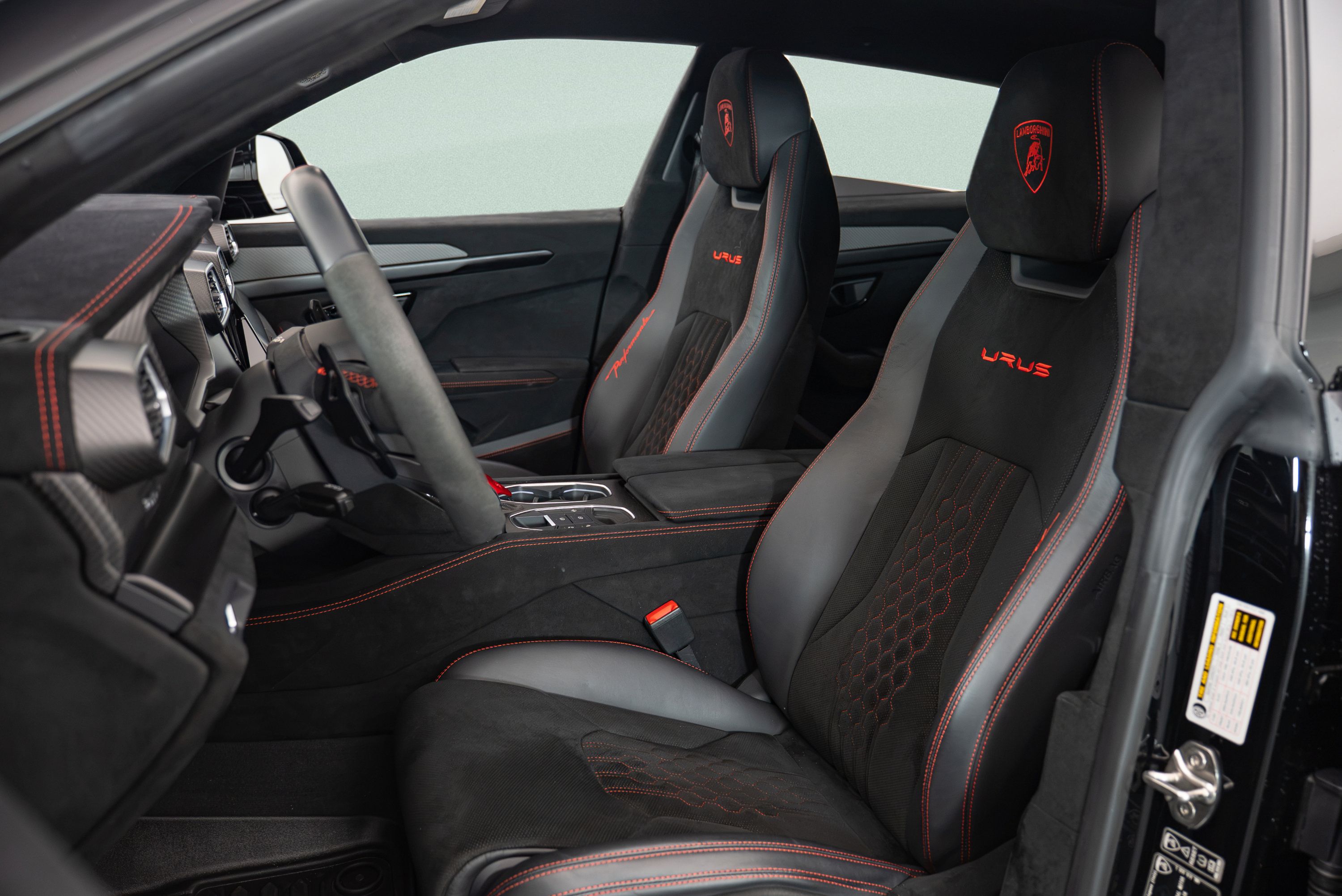 Used 2023 Lamborghini Urus Performante AWD/4WD image 9