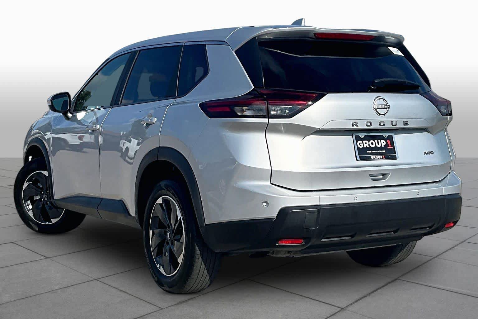 Used 2025 Nissan Rogue SV AWD/4WD image 12
