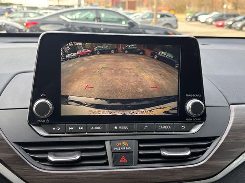 Used 2025 Nissan Altima 2.5 SV image 24