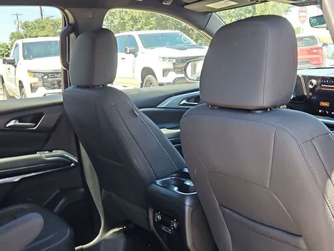 Used 2026 Chevrolet Traverse LT w/ Driver Confidence Package FWD image 18