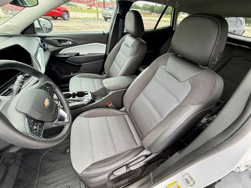 Used 2025 Chevrolet Trax LT w/ Driver Confidence Package FWD image 12