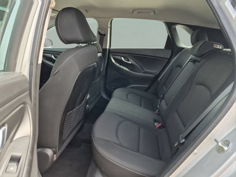 Used 2019 Hyundai Elantra GT FWD image 17