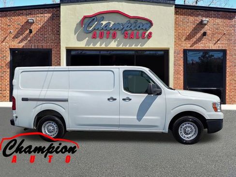 Used 2018 Nissan NV 2500 S image 3