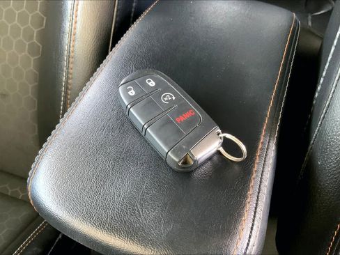 Used 2018 Jeep Compass Latitude w/ Popular Equipment Group FWD image 15