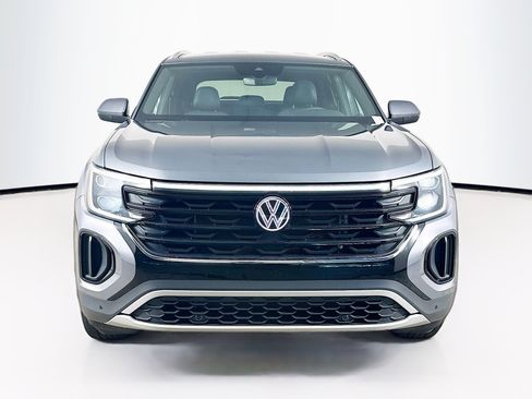 Used 2025 Volkswagen Atlas Cross Sport SE FWD image 2