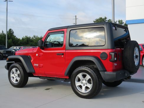 Used 2019 Jeep Wrangler Sport AWD/4WD image 3