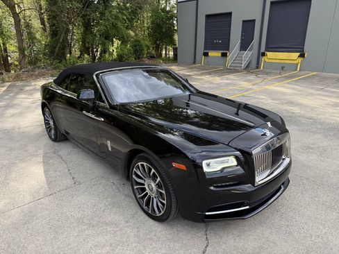 Used 2018 Rolls-Royce Dawn RWD image 15