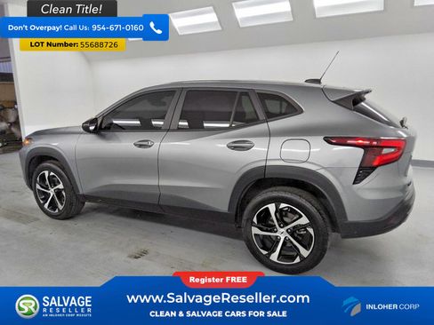 Used 2024 Chevrolet Trax RS w/ Driver Confidence Package FWD image 3