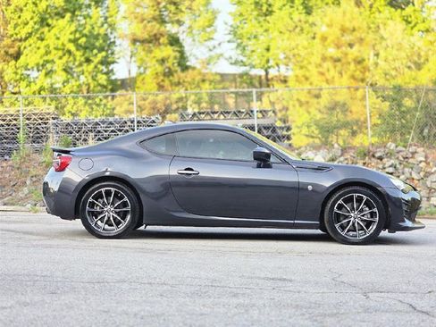 Used 2017 Toyota 86 image 9