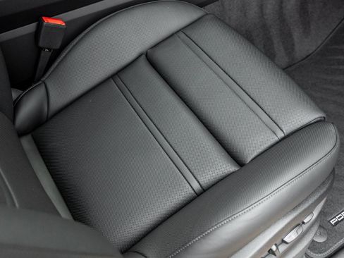 Used 2026 Porsche Cayenne Coupe image 41