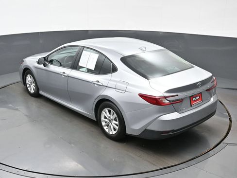 Used 2025 Toyota Camry LE FWD image 38