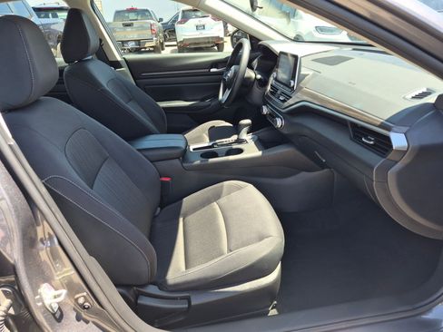 Used 2025 Nissan Altima 2.5 SV FWD image 32