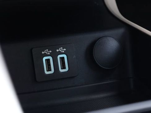 Used 2020 Ford Fusion SE image 23