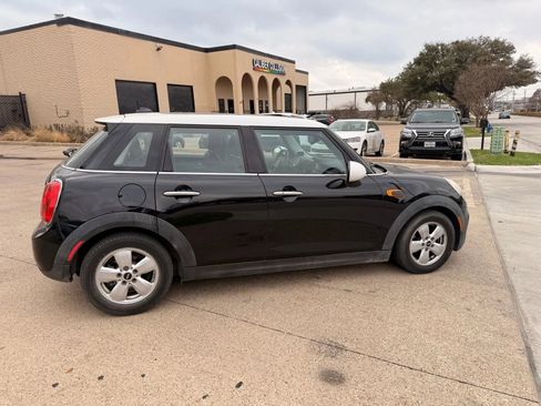 Used 2017 MINI Cooper 4-Door Hardtop image 6