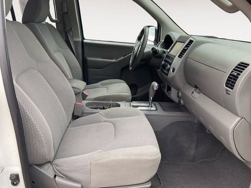 Used 2019 Nissan Frontier SV image 11