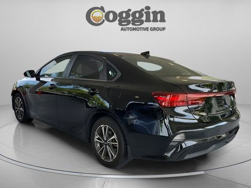 Used 2022 Kia Forte LXS FWD image 3