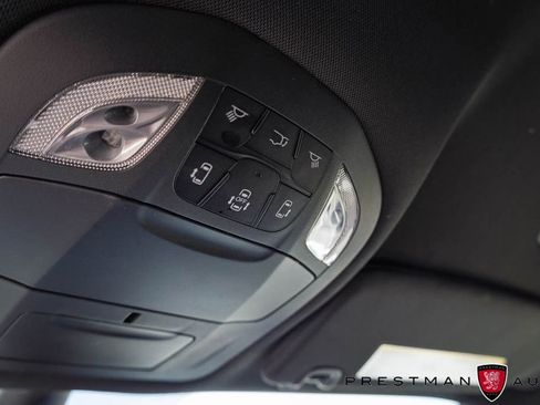 Used 2025 Chrysler Pacifica Select FWD image 8