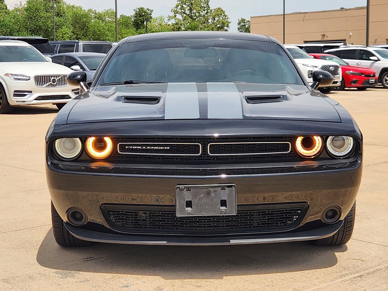 Used 2018 Dodge Challenger SXT RWD image 2