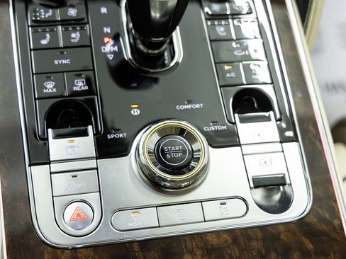 Used 2026 Bentley Flying Spur Plug-In Hybrid image 38