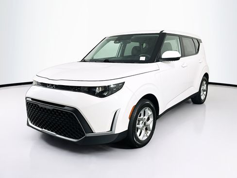 Used 2025 Kia Soul LX w/ LX Technology Package FWD image 3