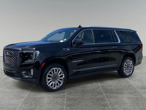 Used 2023 GMC Yukon XL Denali Ultimate AWD/4WD image 1