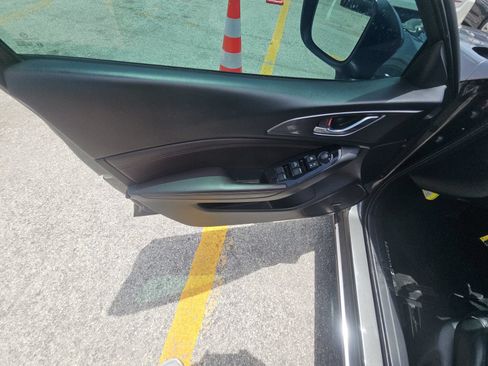 Used 2018 MAZDA MAZDA3 Grand Touring w/ Premium Equipment Package FWD image 6