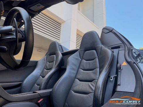 Used 2016 McLaren 675LT image 24